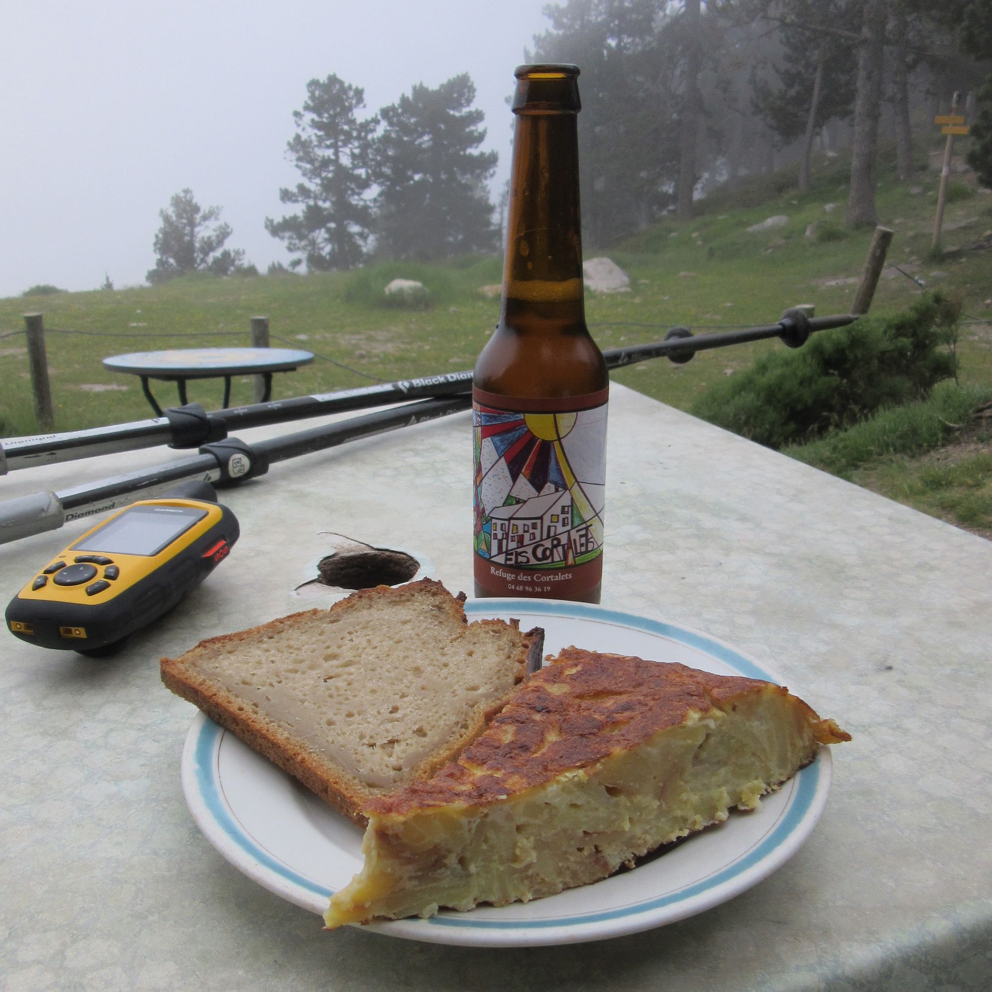 Refuge des Cortalets tortilla and local brew.