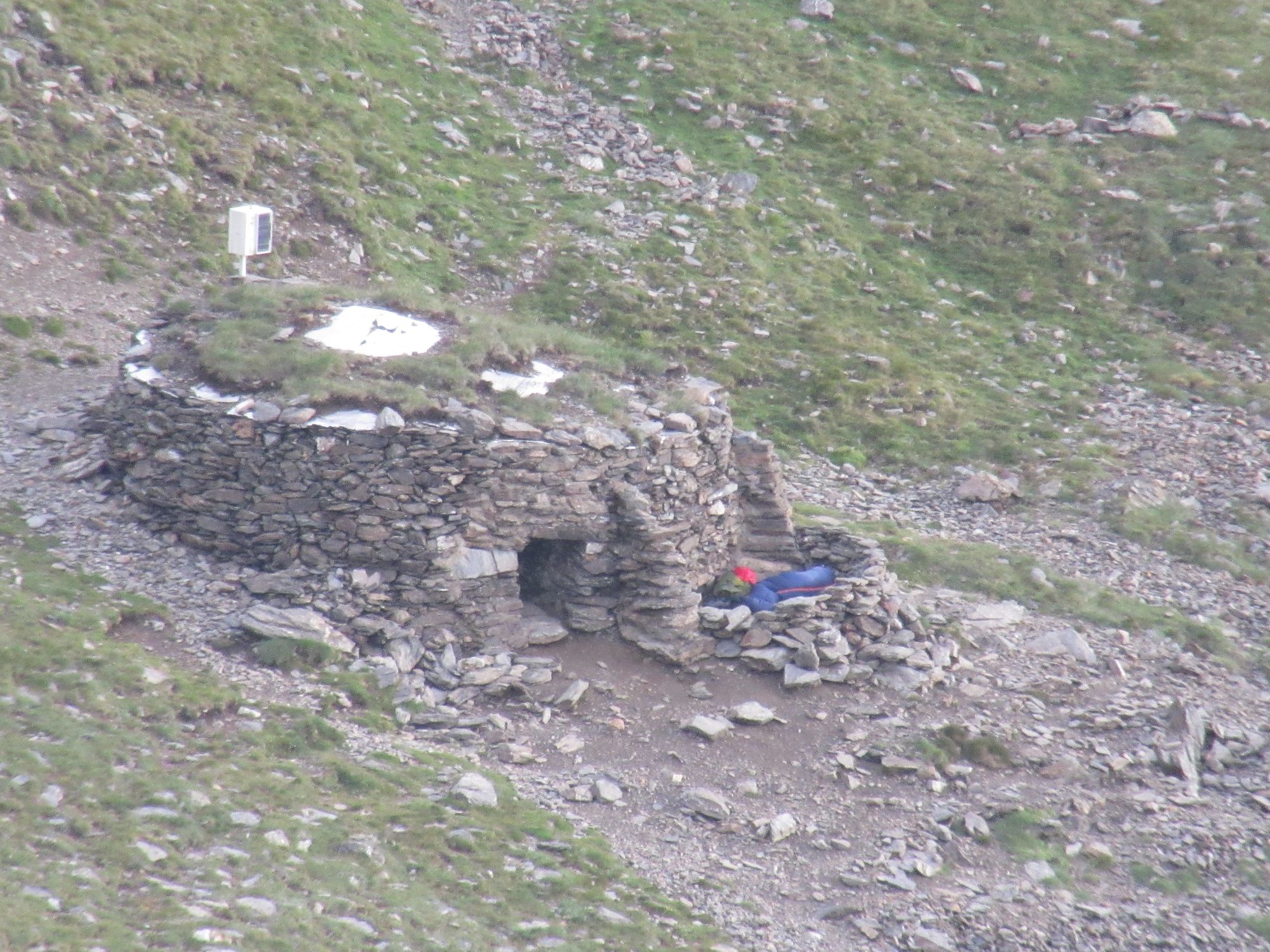 Folks bivouacked outside the Tirapitz shelter.