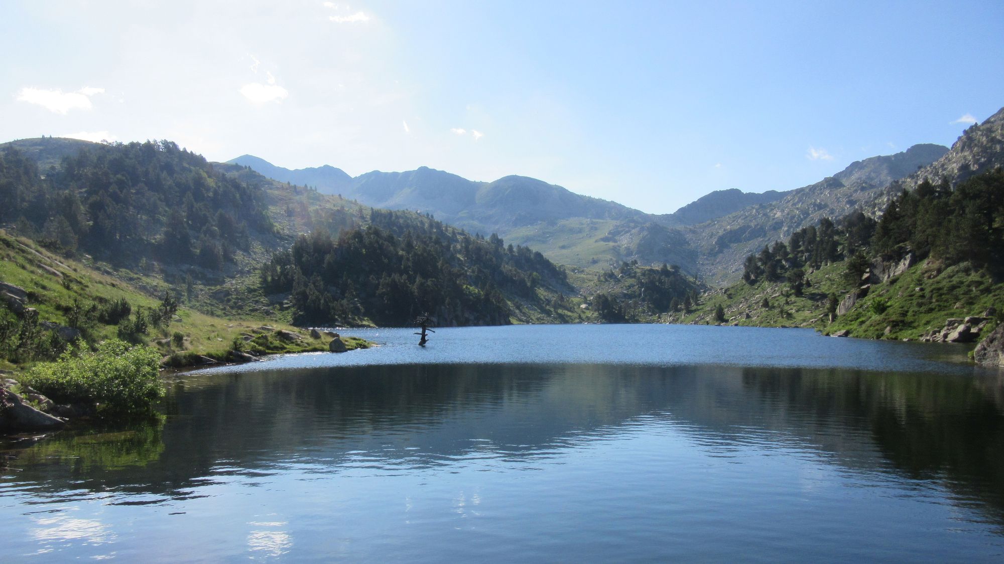 Passing the Estany de Baix de Baciver.