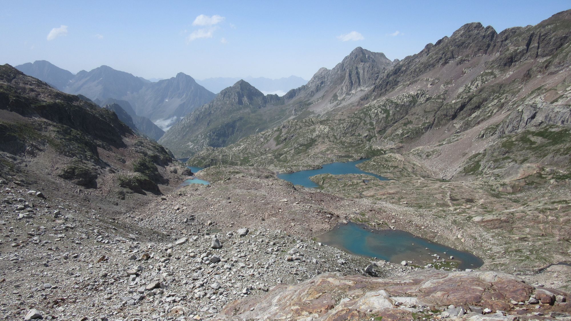 Descending from Col des Gourgs-Blancs to Lac du milieu.