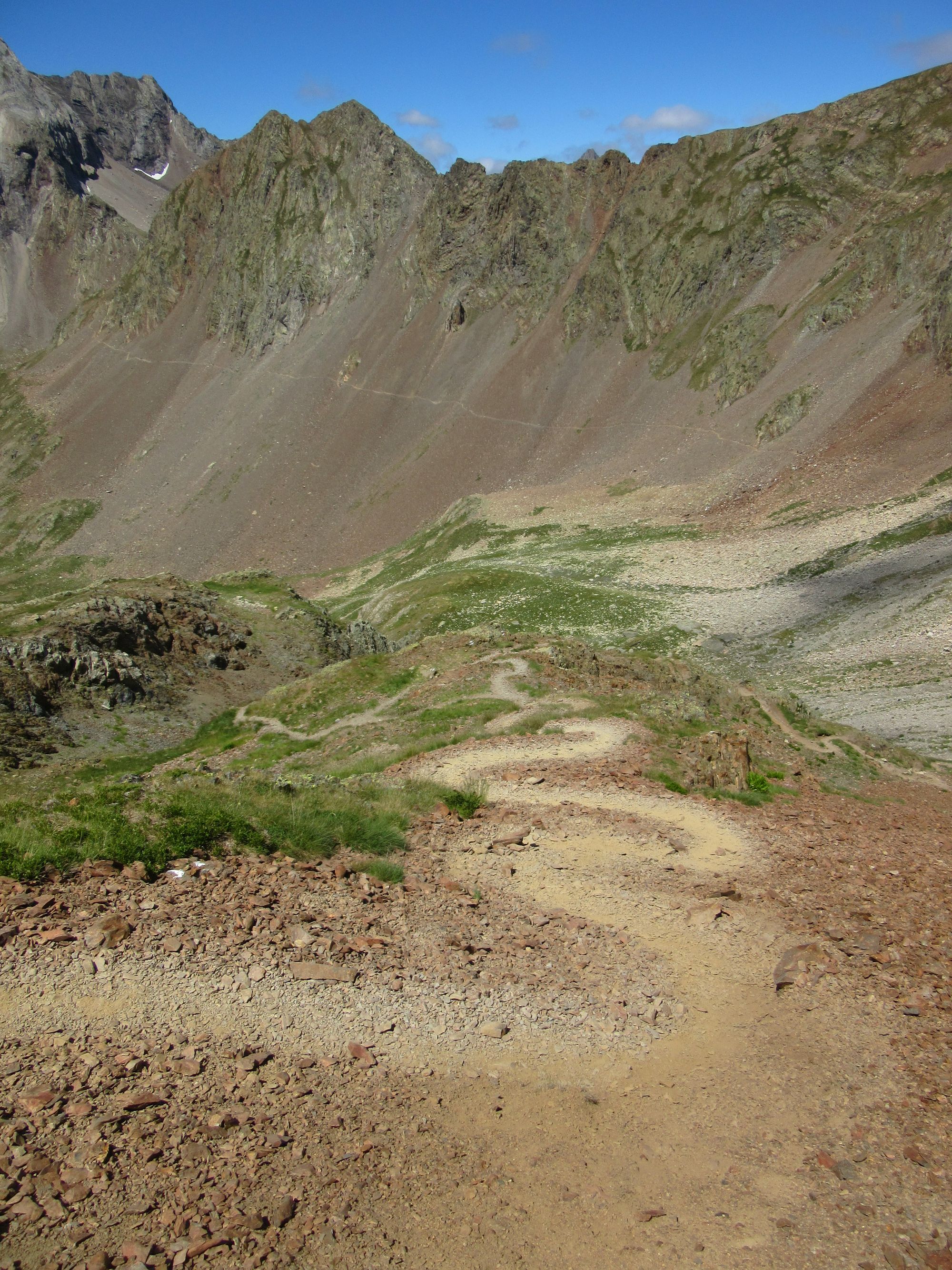 The path from Col des Mulets to Col d'Arratile.