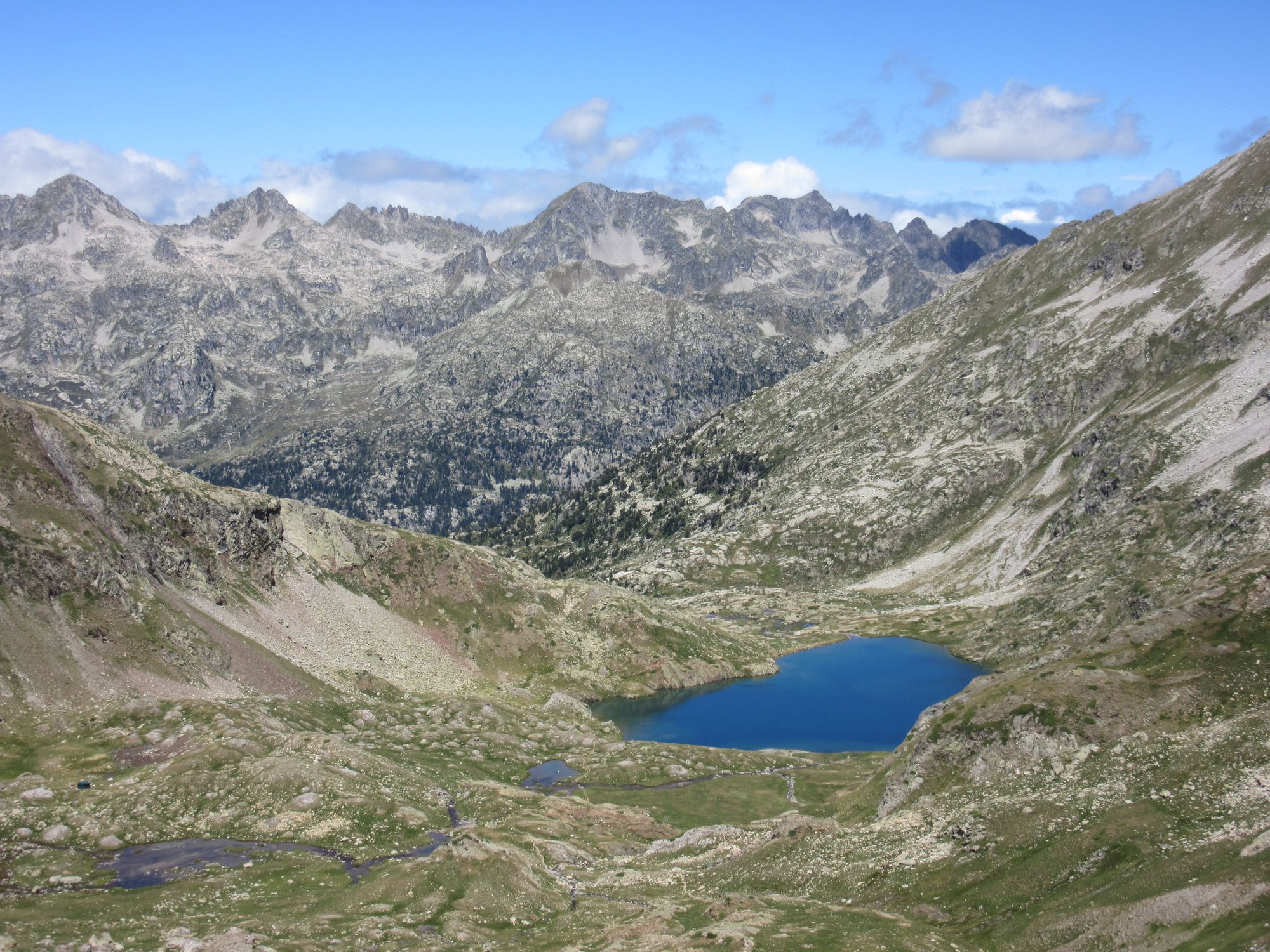 Descending towards Lac du col d'Arratile.