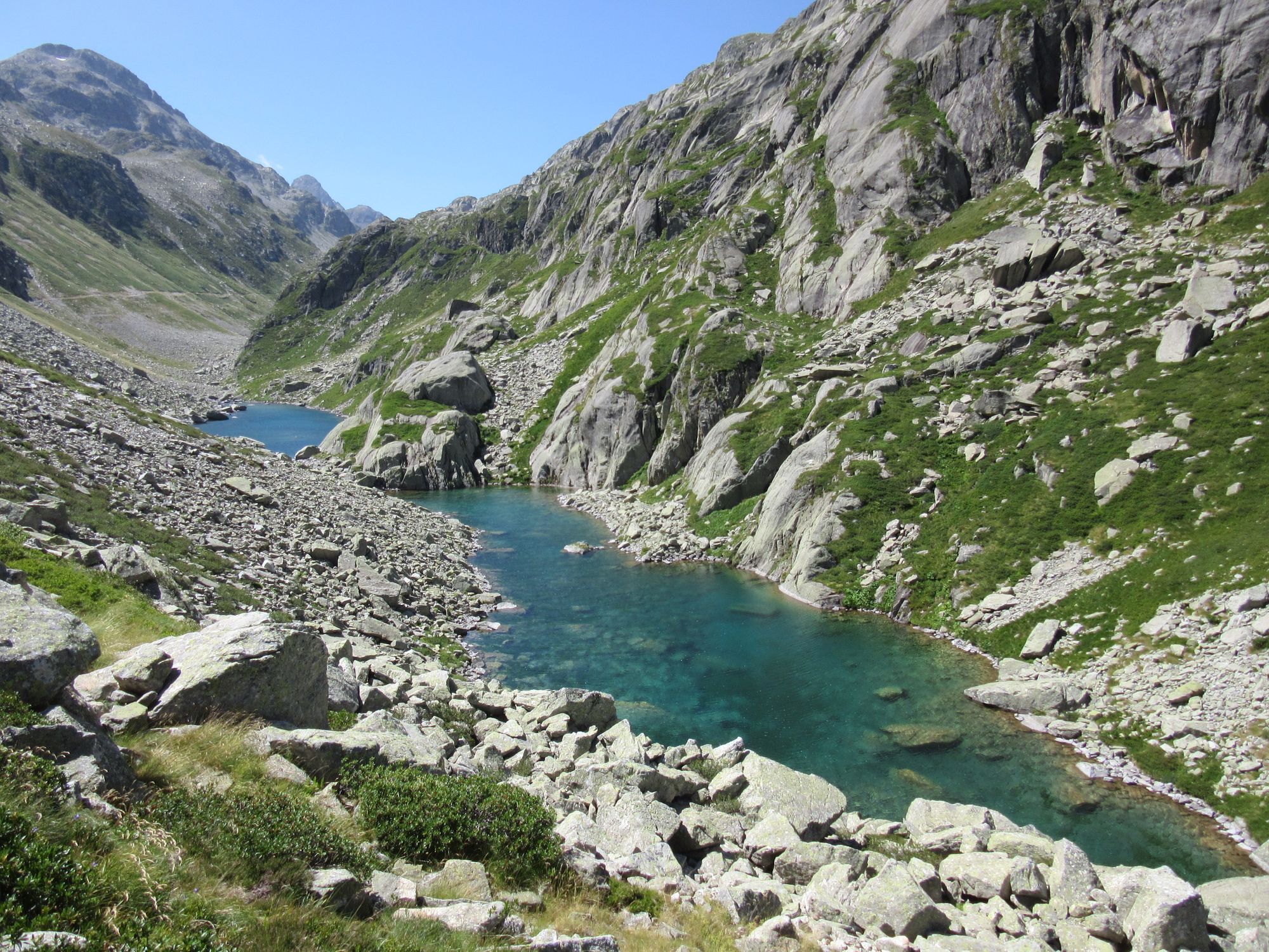 Passing the Lacs de Remoulis.