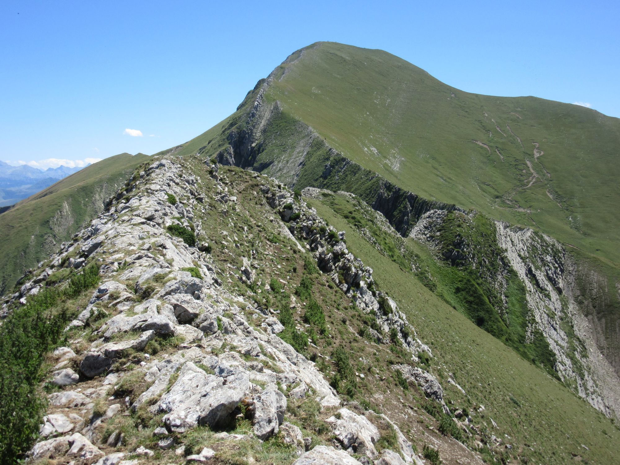 Looking back along the Crête du Zazpignan to Pic d'Orhy.